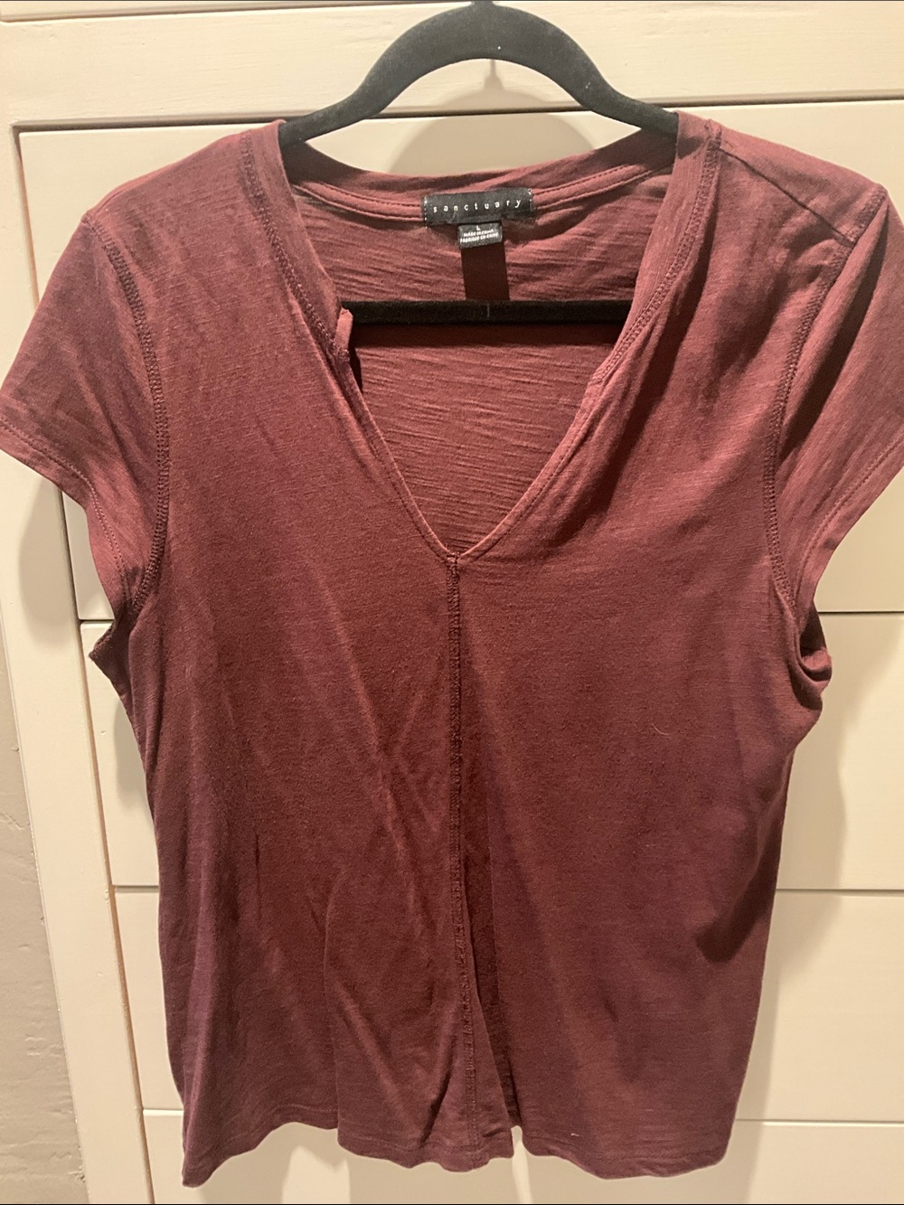 Sanctuary Short Sleeve V-Neck Tee in Burgundy
